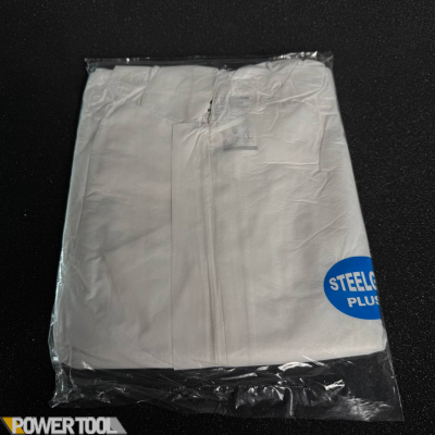 Защитный костюм белого цвета (типа Tyvek)